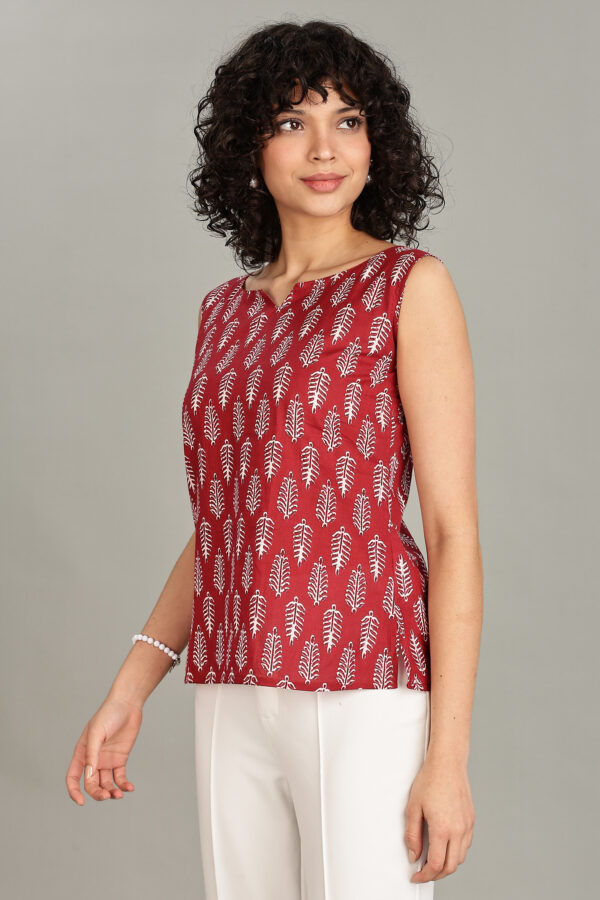 Short Sleeveless Top - Maroon