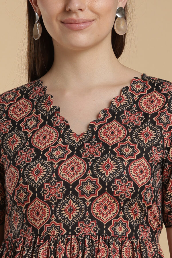 Noir Scallop Cotton Gown