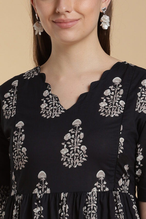 Black Aura feeding Cotton Gown