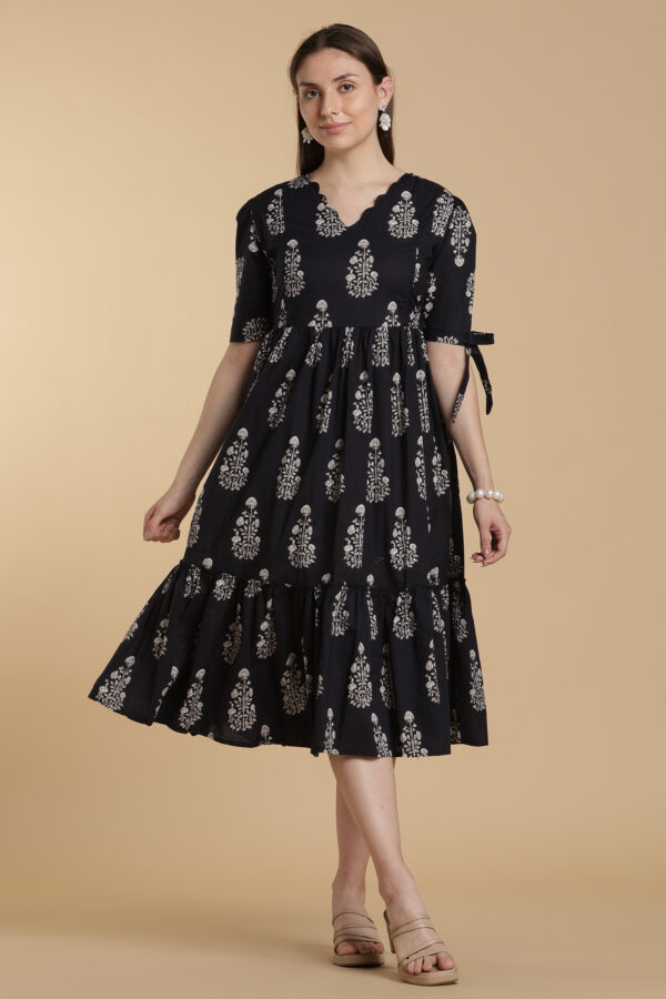 Black Aura feeding Cotton Gown